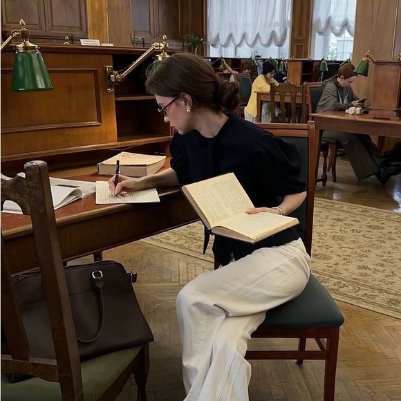 Meet your Posher, Eleanor. - Picture 2 of 2